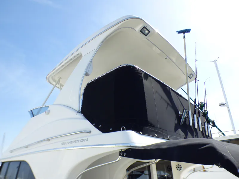 2005 Silverton 38 Convertible