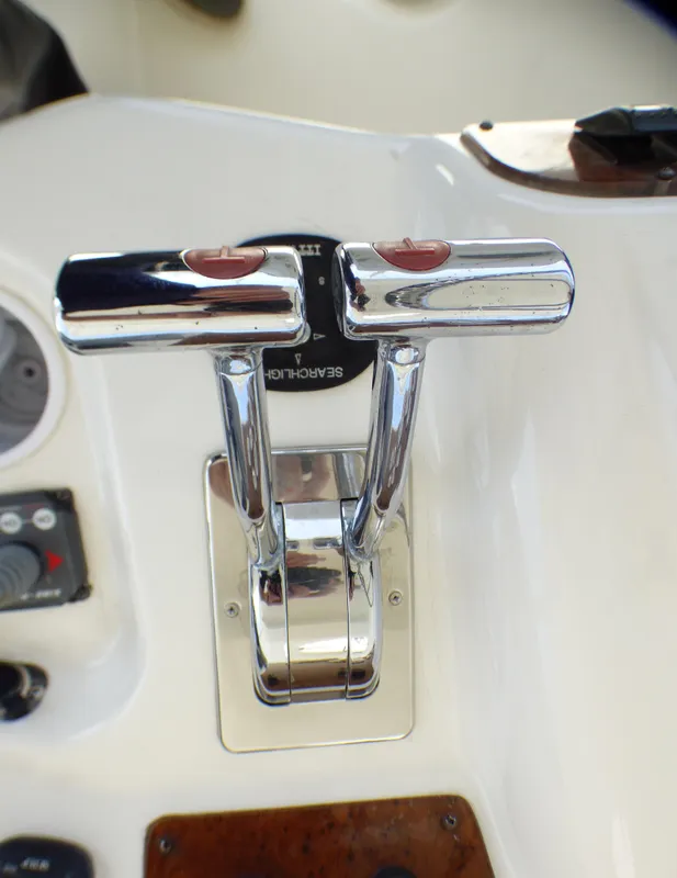 2005 Silverton 38 Convertible