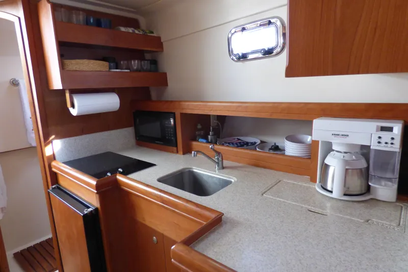 2005 Mainship 34 Pilot Sedan Rum Runner II