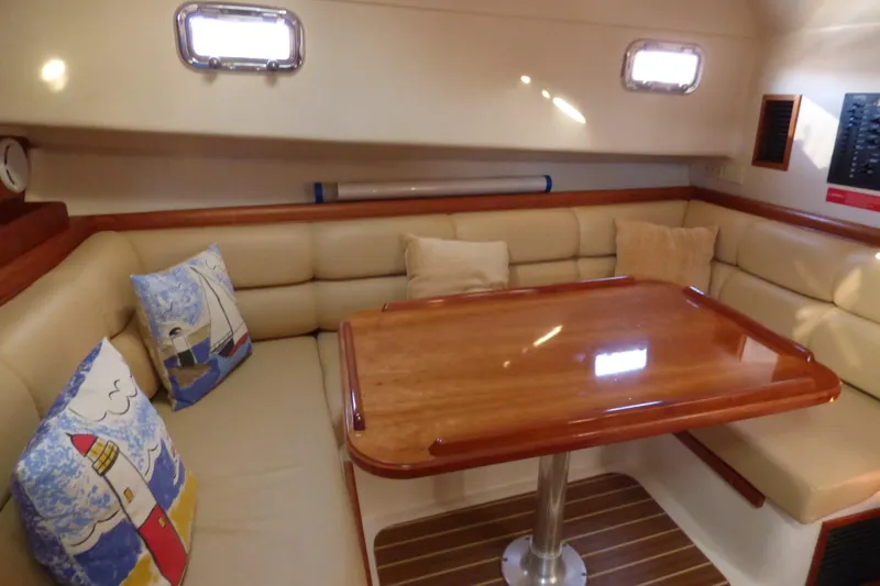 2005 Mainship 34 Pilot Sedan Rum Runner II