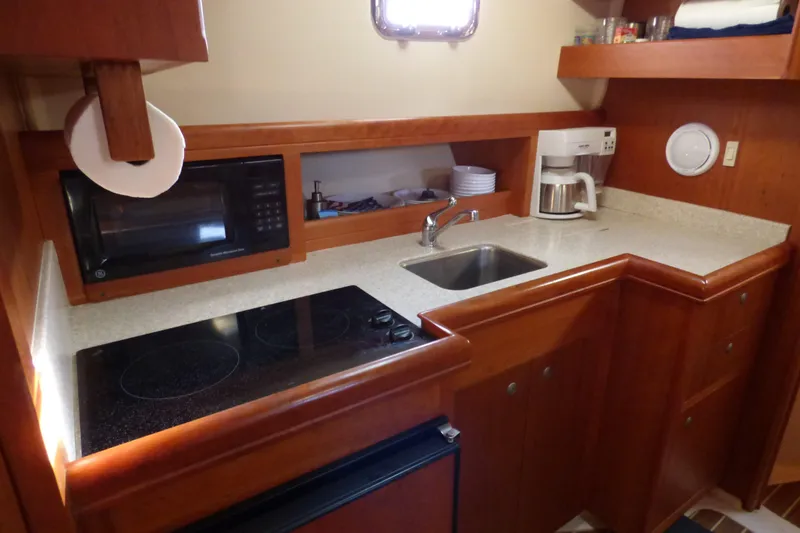 2005 Mainship 34 Pilot Sedan Rum Runner II