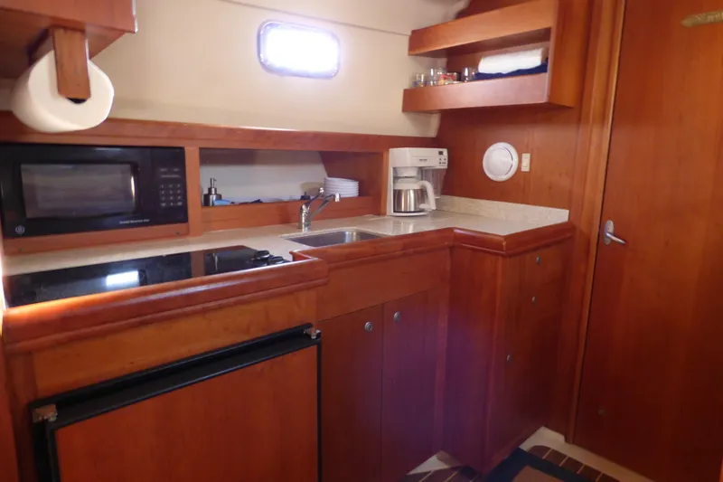 2005 Mainship 34 Pilot Sedan Rum Runner II