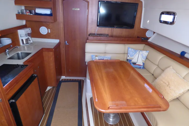 2005 Mainship 34 Pilot Sedan Rum Runner II