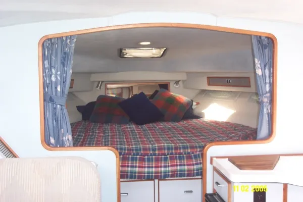 Forward V-berth