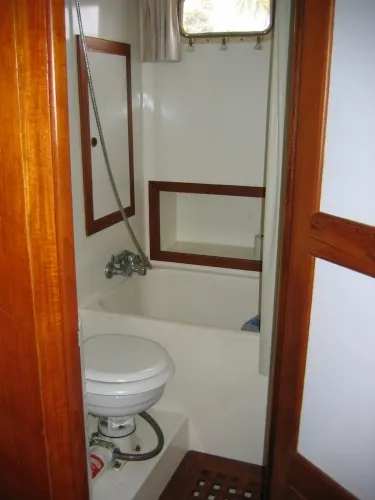 Head with tub