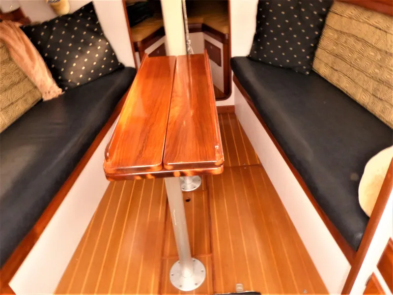 2006 Alerion Express 38