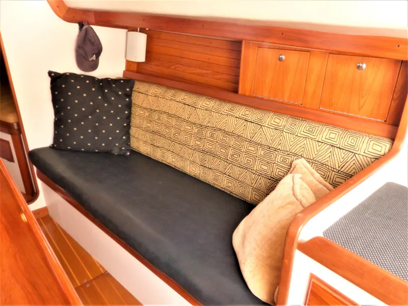 2006 Alerion Express 38
