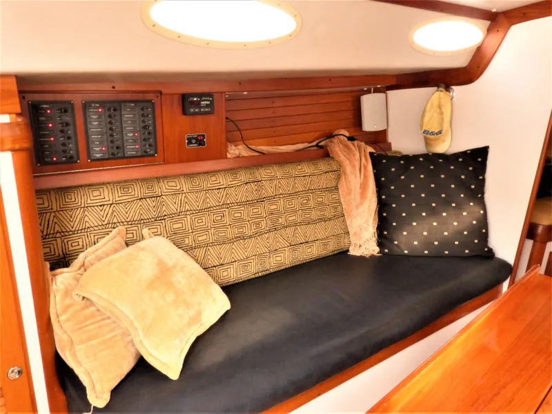 2006 Alerion Express 38
