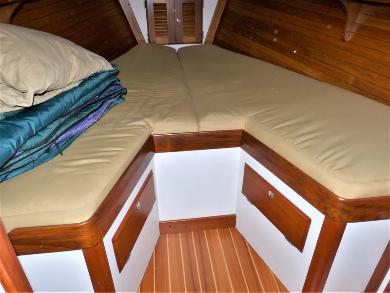 2006 Alerion Express 38