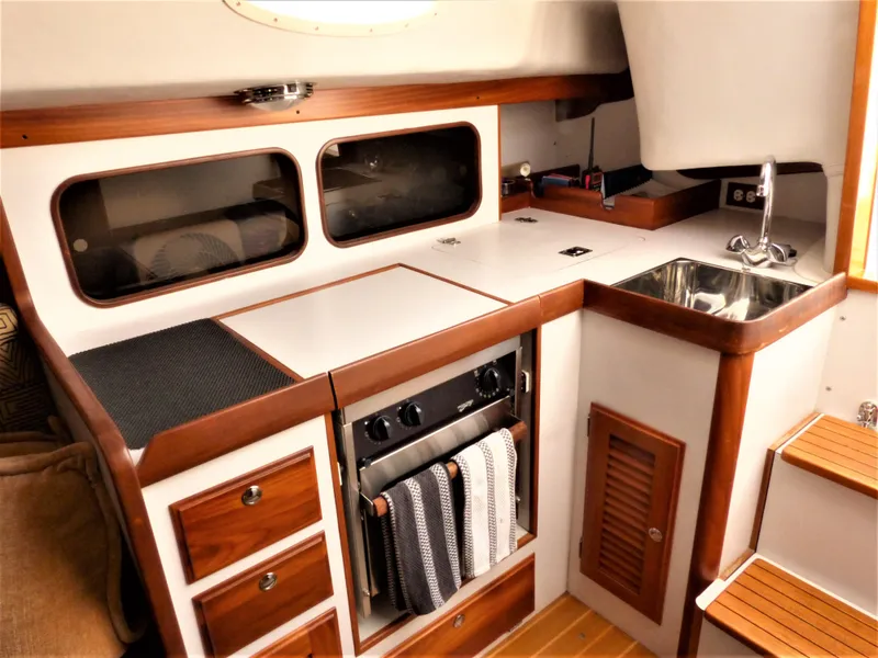 2006 Alerion Express 38