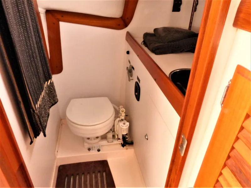 2006 Alerion Express 38