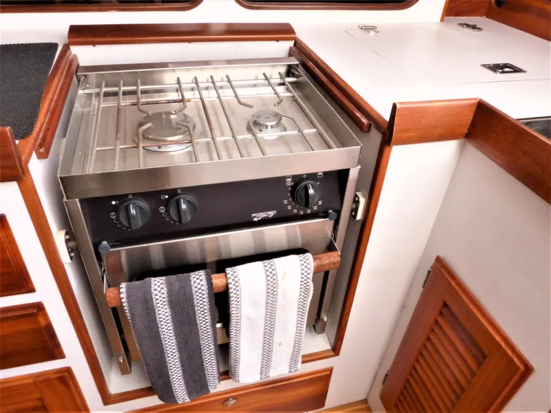 2006 Alerion Express 38