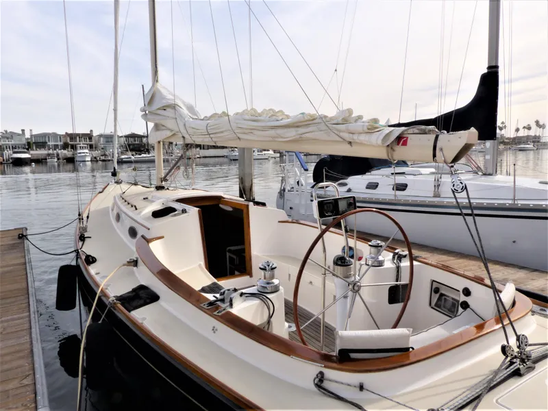 2006 Alerion Express 38