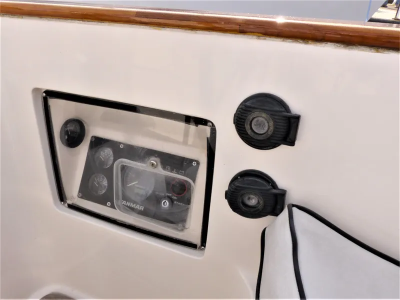 2006 Alerion Express 38