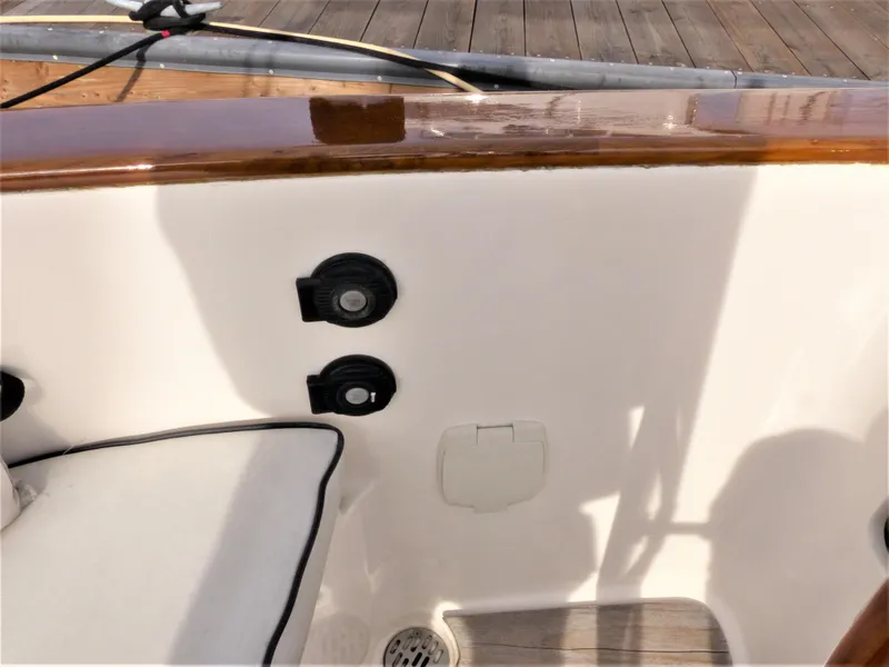 2006 Alerion Express 38
