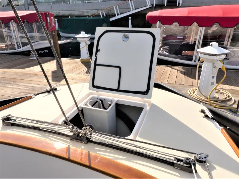 2006 Alerion Express 38
