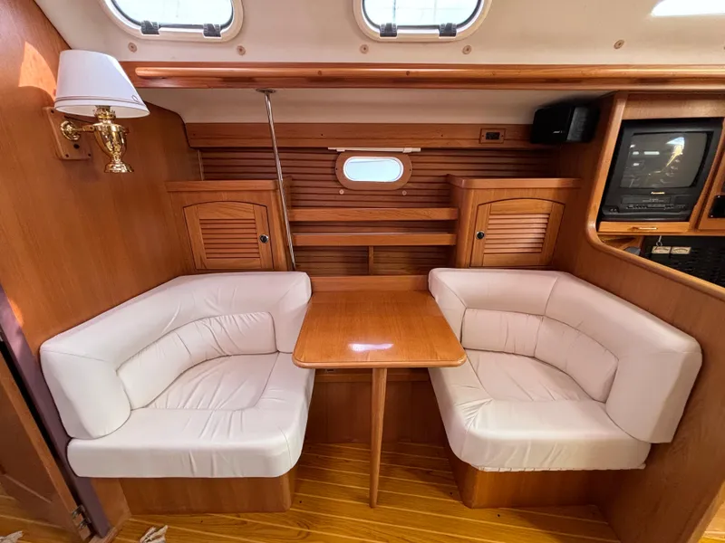 Main Salon seating/stbd Fwd of Nav