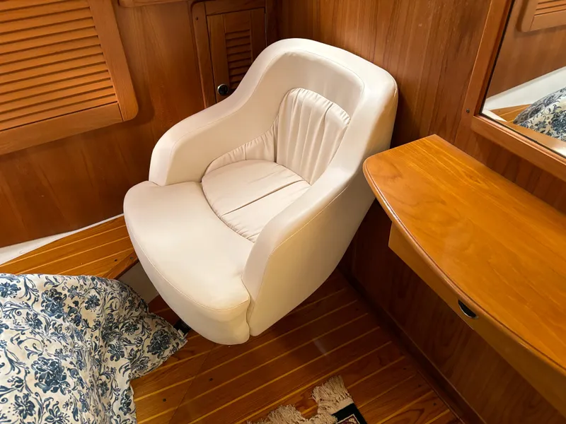 Primary Cabin Vanity Seating
