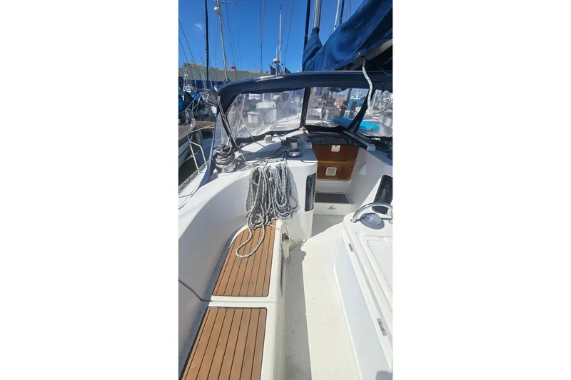 Beneteau Oceanis 440 sailboat cockpit, 1996 model, featuring teak seating and nautical equipment.