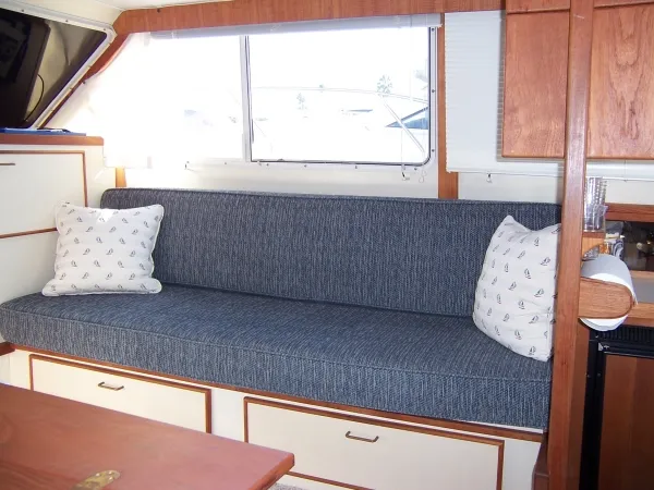 1986 Tollycraft Flybridge Sedan