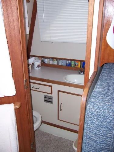 1986 Tollycraft Flybridge Sedan