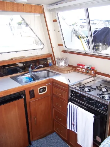 1986 Tollycraft Flybridge Sedan