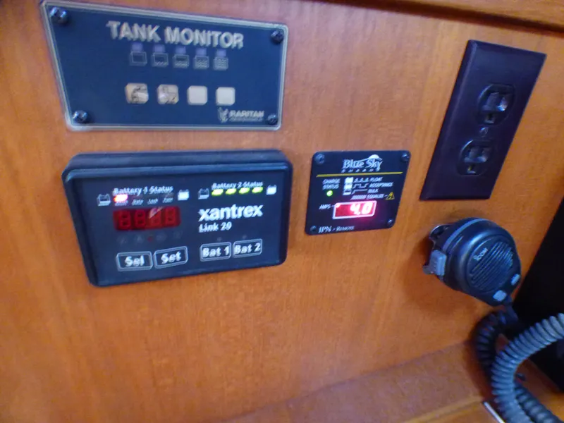 2004 Island Packet 370