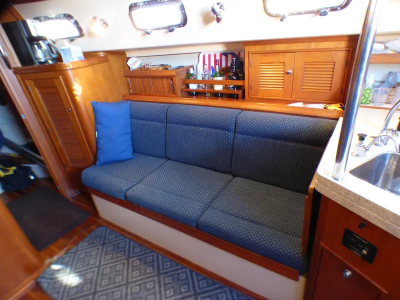 2004 Island Packet 370