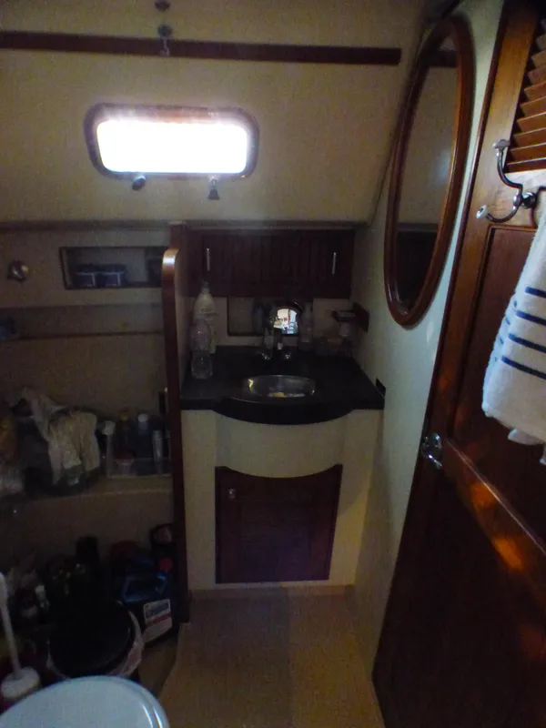 2004 Island Packet 370
