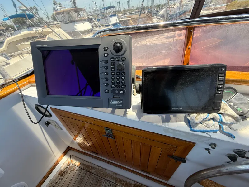 Navigation equipment on 1981 DeFever Passagemaker boat, featuring Furuno and Garmin displays.