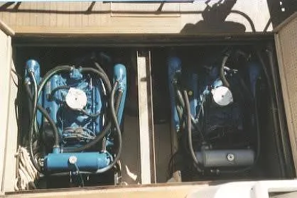 1979 Jeffries Flybridge Sedan Sportfisher