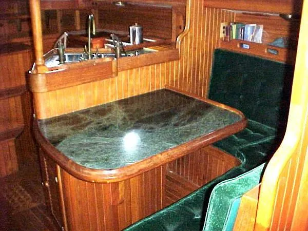 salon(stbd)/dinette