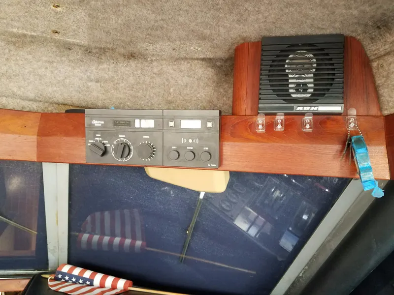 1985 Bayliner 320 Cruiser