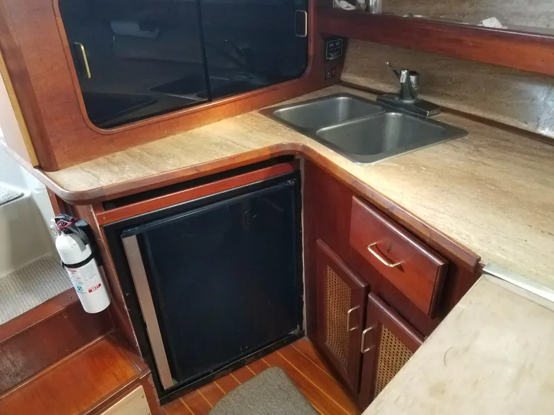 1985 Bayliner 320 Cruiser