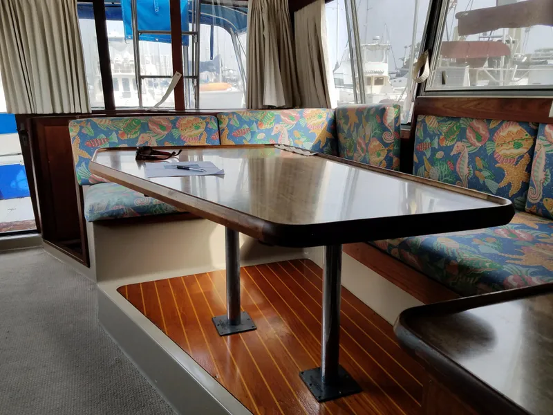 1985 Bayliner 320 Cruiser