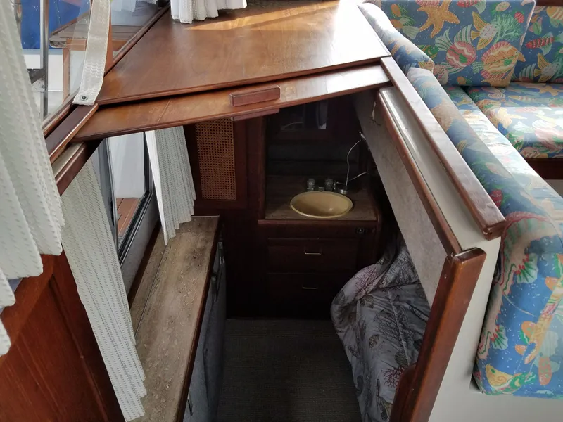 1985 Bayliner 320 Cruiser