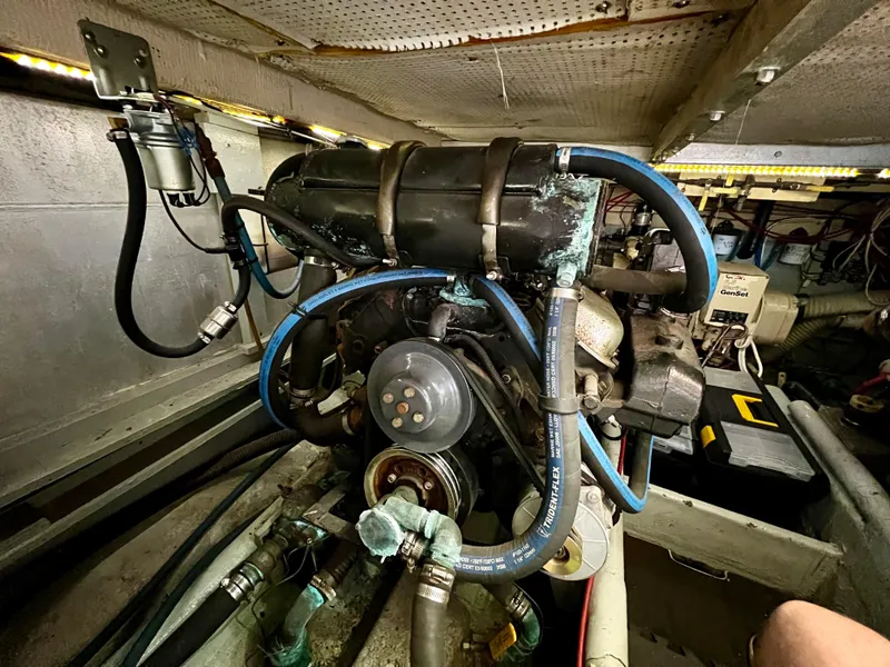 1980 Uniflite 38 Convertible