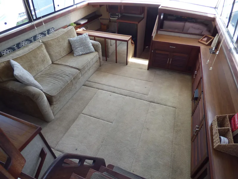 1982 Silverton Aft Cabin Motor Yacht