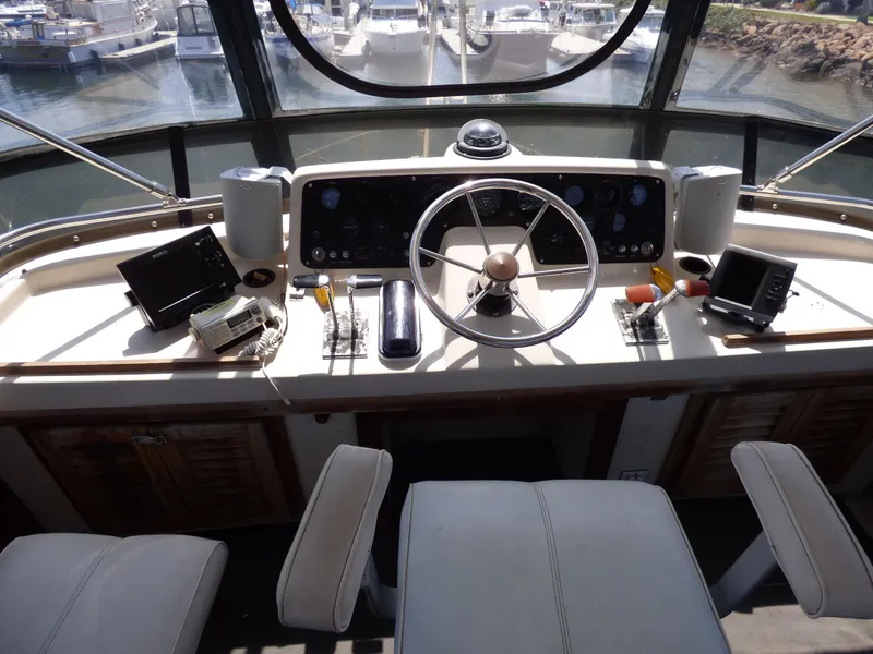 1982 Silverton Aft Cabin Motor Yacht