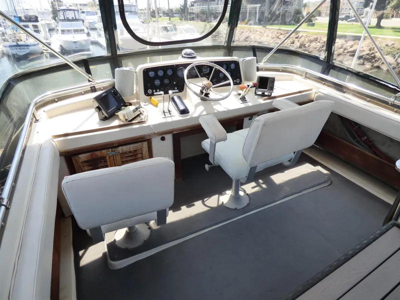 1982 Silverton Aft Cabin Motor Yacht