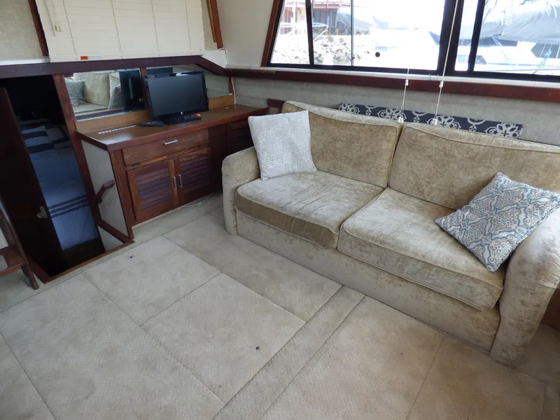 1982 Silverton Aft Cabin Motor Yacht