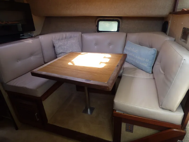 1982 Silverton Aft Cabin Motor Yacht