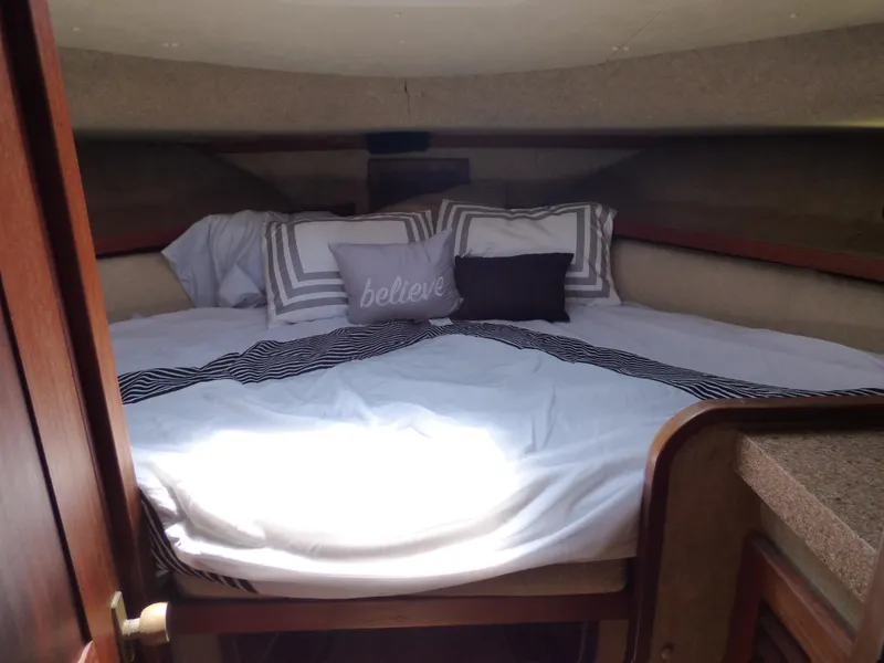 1982 Silverton Aft Cabin Motor Yacht