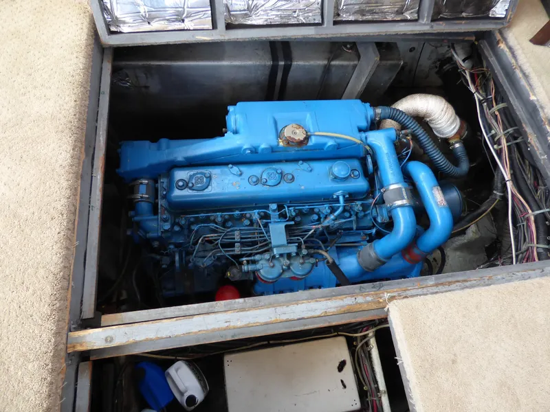 1982 Silverton Aft Cabin Motor Yacht