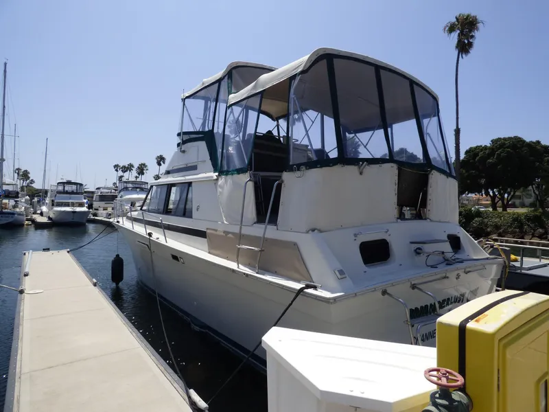 1982 Silverton Aft Cabin Motor Yacht