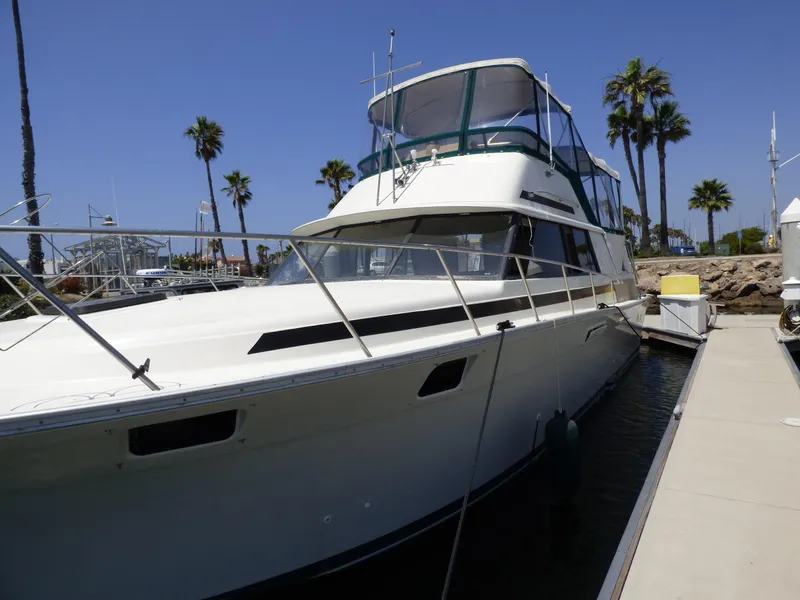 1982 Silverton Aft Cabin Motor Yacht