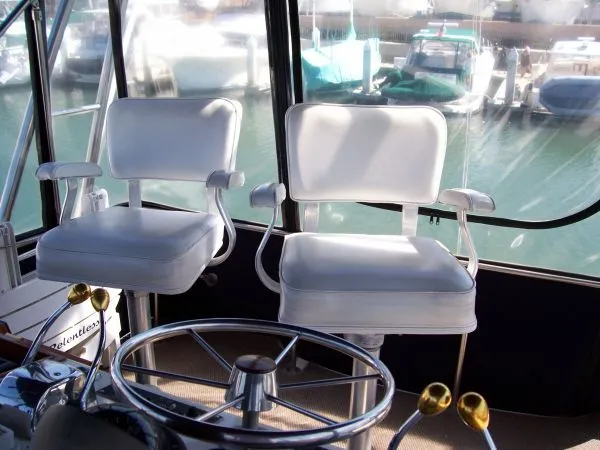 Captain chair