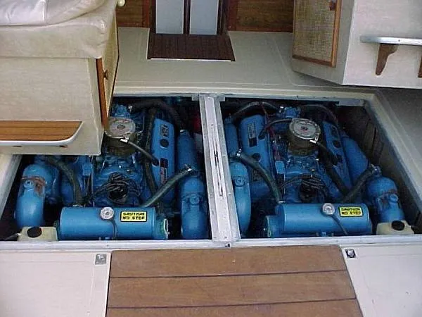 1979 Sea Ray SRV300 Sportbridge