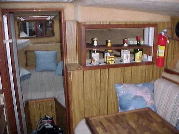 1979 Sea Ray SRV300 Sportbridge