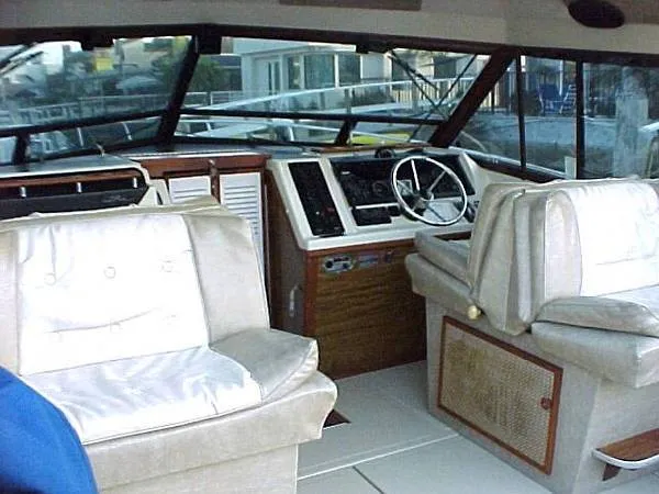 1979 Sea Ray SRV300 Sportbridge